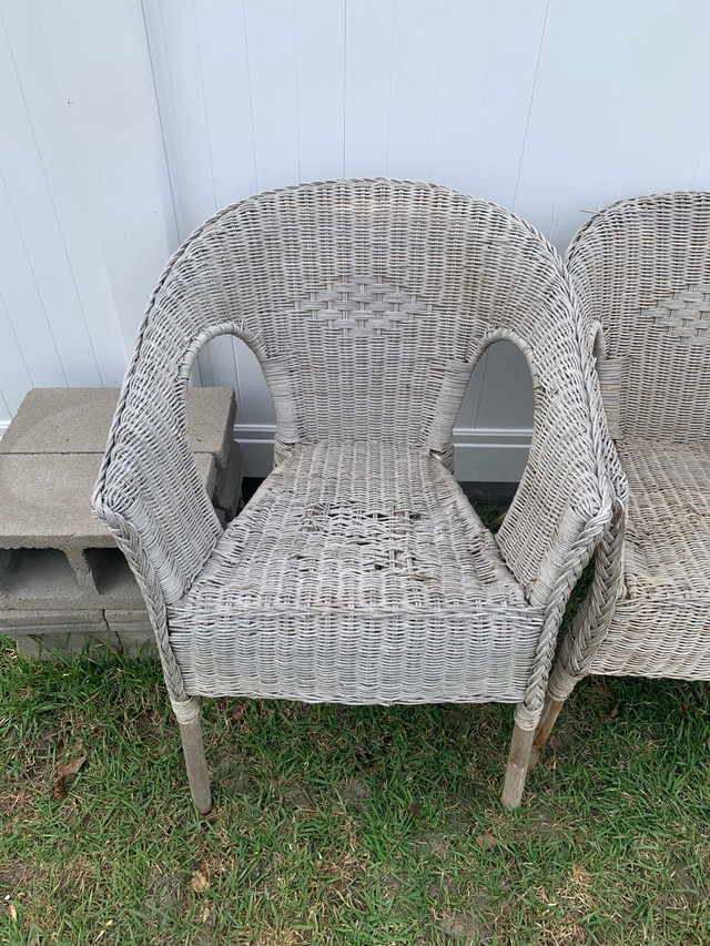 Set of 4 Wicker Chairs dans Mobilier pour terrasse et jardin  à Calgary - Image 3