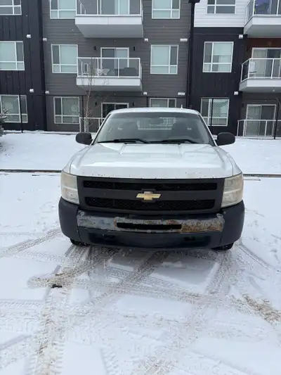 For Sale: Chevrolet Silverado 1500 Work Truck 4.8L V8 RWD VIN: 1GCEC14C49Z146630 Mileage: 317,509 km...