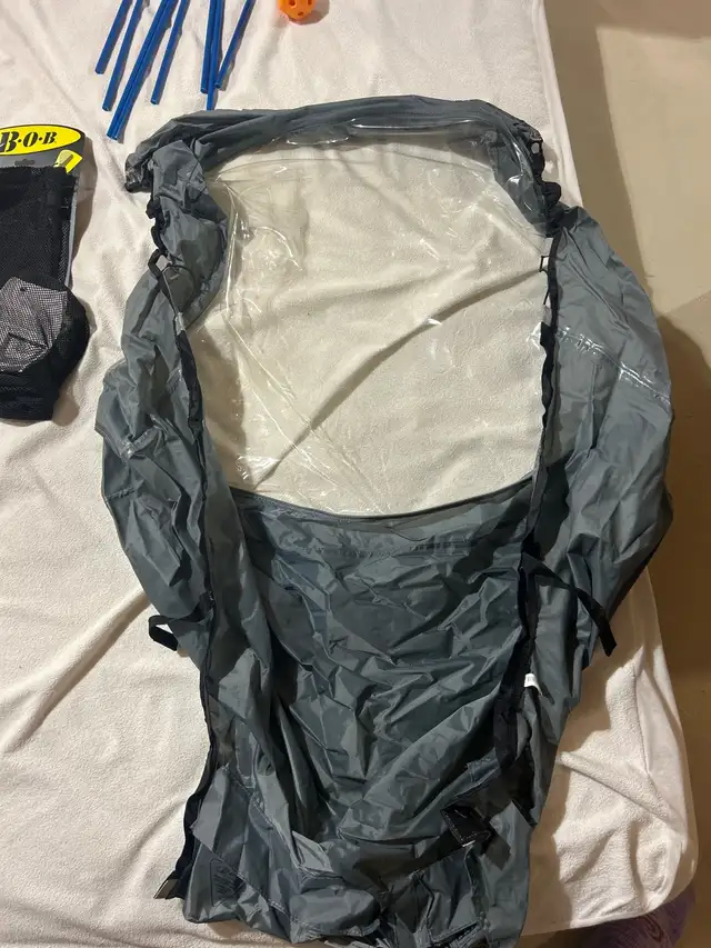 bob stroller weather shield in Strollers, Carriers & Car Seats in Hamilton - Image 4
