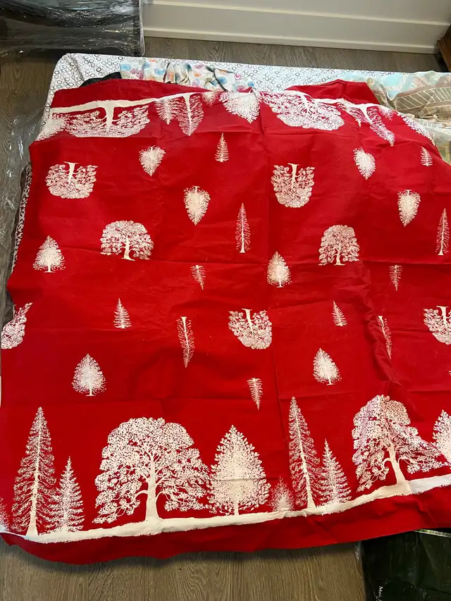 Almost new Christmas table clothes, ornaments tree mat, socks  in Home Décor & Accents in City of Toronto - Image 2