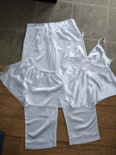 - En satin blanc - Donna Collection - Medium - Camisole, short et pantalon - Bretelles ajustables -...