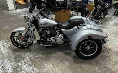 Selling my Dad's motorcycle, which was purchased from the HD dealership in January 2022 with just ov...