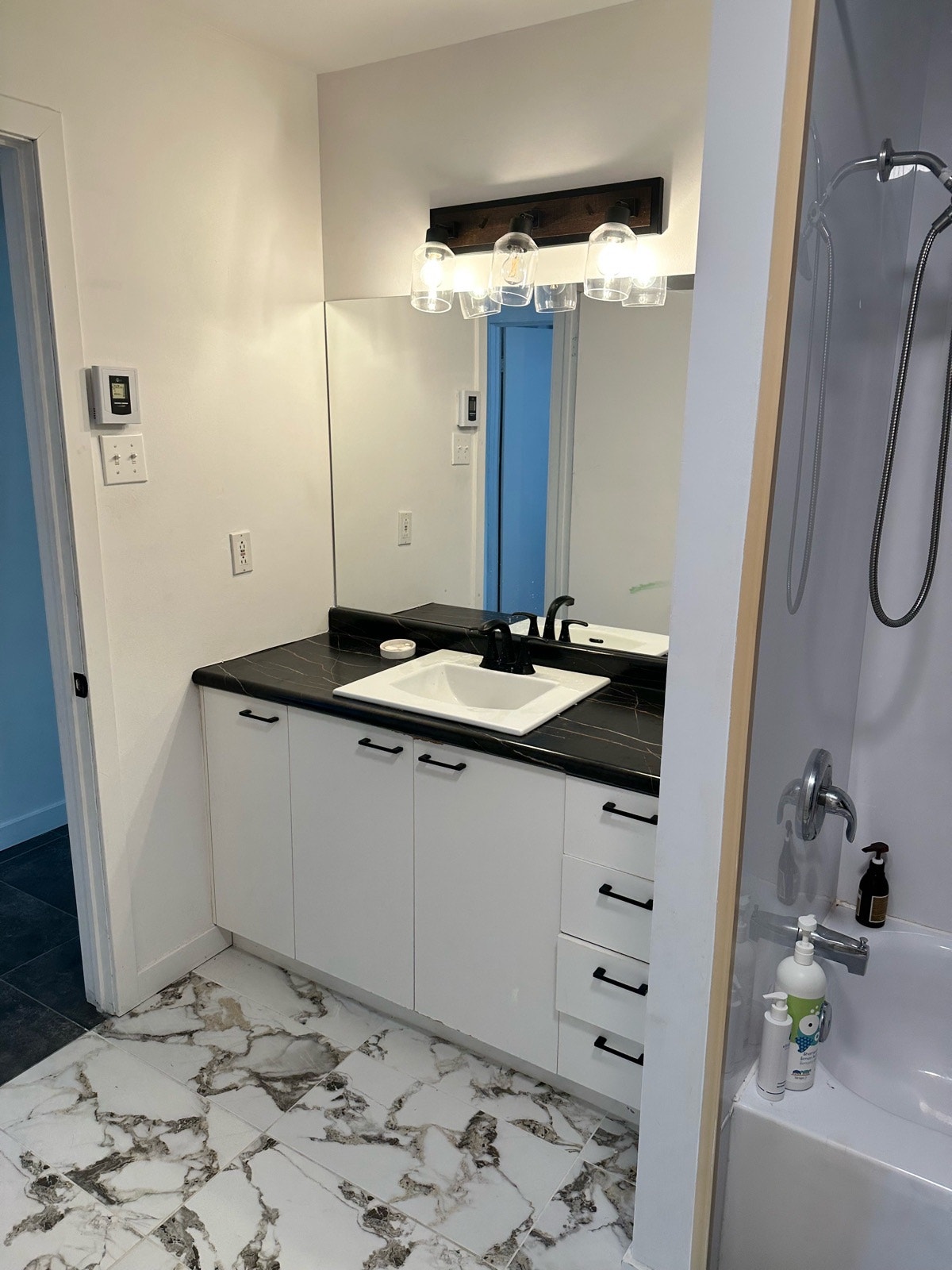 Grand 5 1/2 lumineux 3 chambres — photo 3