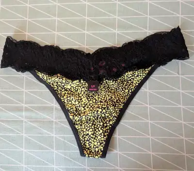 These La Senza panties are brand new with tags, size small. They feature a fun black and yellow prin...