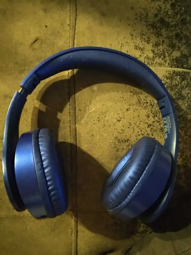 Tuinyo over the ear noise cancelling headphones in Headphones in Calgary - Image 2