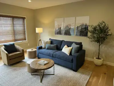 Magnifique condo à louer. À proximité des épiceries, piste cyclable, parc, rivières, restaurants. De...