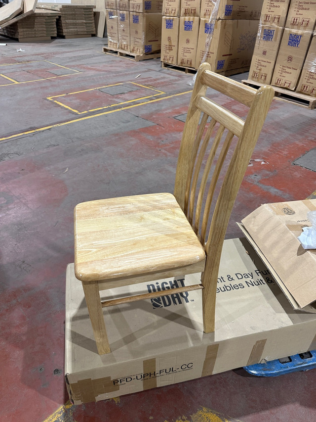 Chaise de bois dans Chaises, Fauteuils inclinables  à Saint-Jean-sur-Richelieu - Image 3