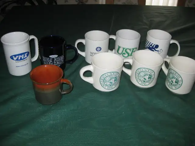MUGS - TASSES DE COLLECTION - BELL - NT  et EN PORCELAINE in Arts & Collectibles in Laval / North Shore - Image 3