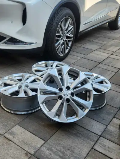 Tires size 225/65 R17 Rims size 17x7 ET35 PCD: 5x114.3 Offset 35 Center Bore (DIA): 66.1 mm Rims and...
