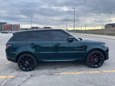 This 2022 Land Rover Range Rover Sport HST is an Ontario vehicle with a clean Carfax that combines r...
