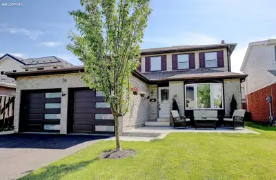 Clean and large 4 bedrooms house in Brampton, available July 1st
