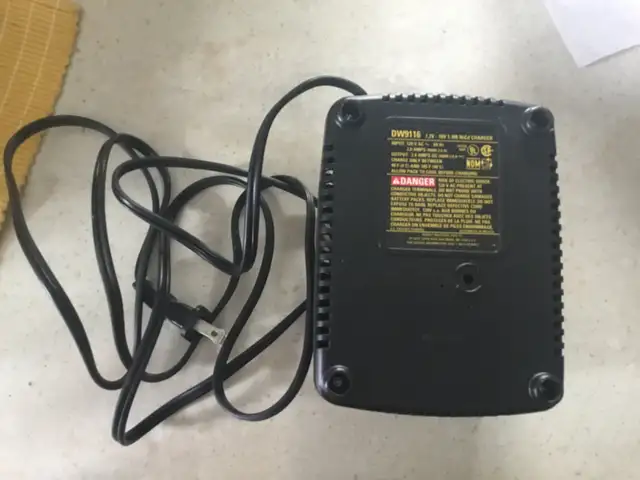 18 VOLT DeWALT battery charger in Power Tools in Edmonton - Image 5
