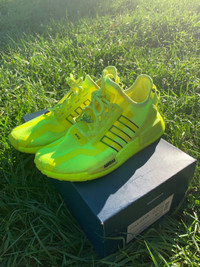 4.5 W Adidas NMD R1 V2 Solar Yellow