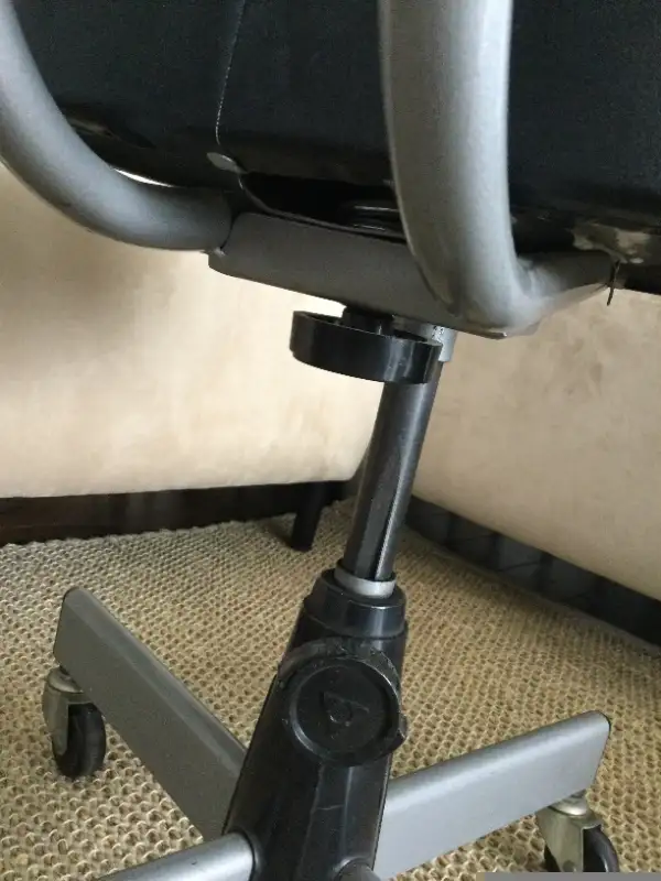 Vintage Industrial Office Chair From Japan ca.1960 in Chairs & Recliners in Penticton - Image 8