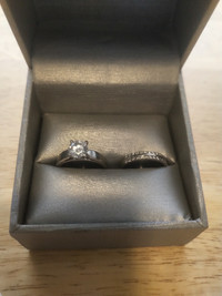 Ladies Engagement Ring and Wedding Band