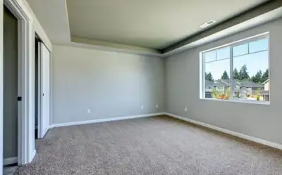 This spacious rental room is perfect for those seeking comfort and convenience, featuring neutral-to...