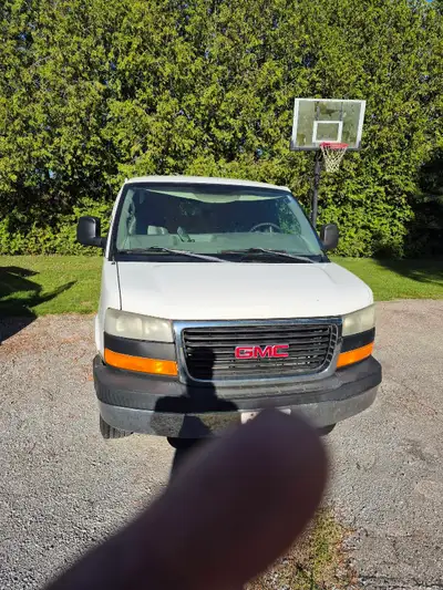 Parting out 2006 GMC Savana 3500