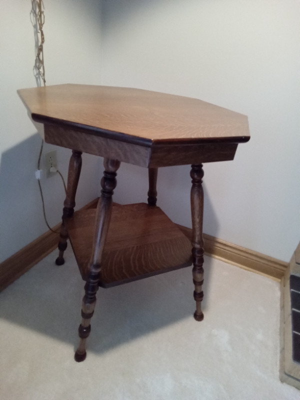 Beautifully refinished hall table for sale. in Coffee Tables in Dartmouth - Image 2