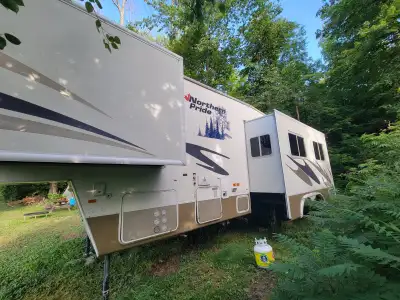 33 Fleetwood Northern Pride, 5th wheel trailer, 33 ft, with 3 slide-outs. Sleeps 6. Has an Onan 4000...