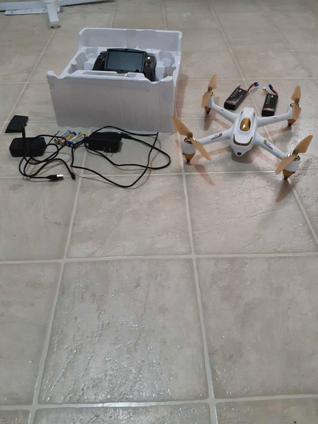 Drone hubsan 501s a vendre  dans Jouets et jeux  à Lac-Saint-Jean - Image 2