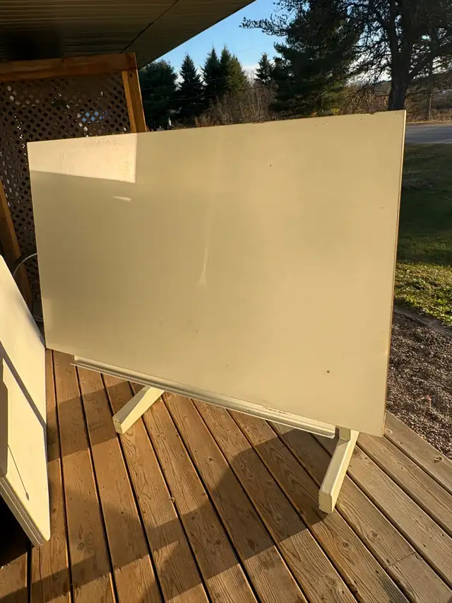 Drafting table 604130460345968641