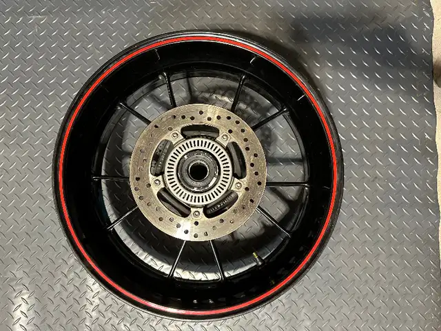 2017 BMW S1000RR cast rims in Motorcycle Parts & Accessories in Longueuil / South Shore - Image 7