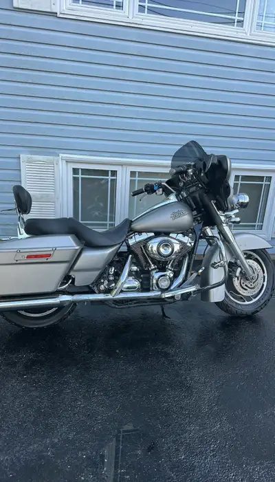 Looking for a reliable touring Harley with LOTS of life left on it? This is it. 2007 Harley Davidson...