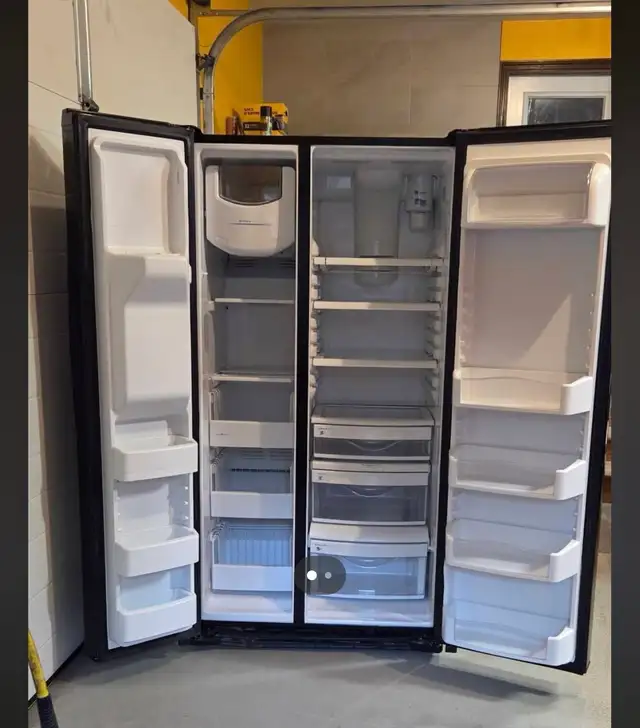 Double door fridge  in Refrigerators in Sudbury - Image 2