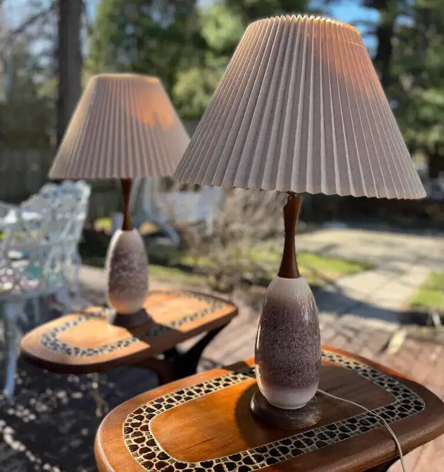 Deux lampes mid century vintage table lamps in Indoor Lighting & Fans in City of Montréal - Image 4
