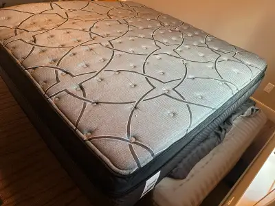 Selling a Sealy Optimum Grand Mabeck King-3 mattress – top-quality comfort and support from one of S...