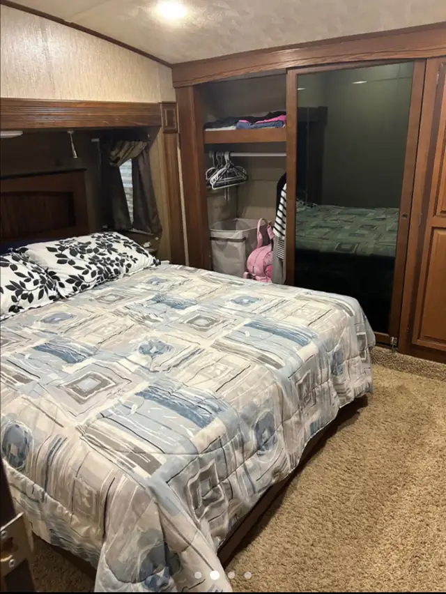 5th wheel camper with bunks & outside kitchen in Travel Trailers & Campers in Regina - Image 8
