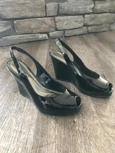 Ladies Shoes size 6 1/2, View more