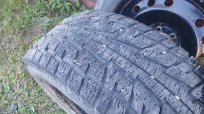 FEDERAL HIMALAN CAR OR SUV SNOW AND ICE TIRES ON BLACK STEEL RIMS 5X114.3 CENTER BORE 67.1. FIT DODG...