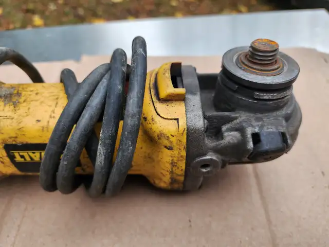 DeWalt D28065 Angle Grinder (125mm)423430576868567046