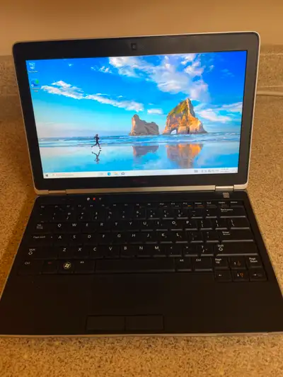 Dell Latitude E6220 running licensed Windows 10 on a dual core Intel i5 2520M at 2.5 GHz with 500 gb...