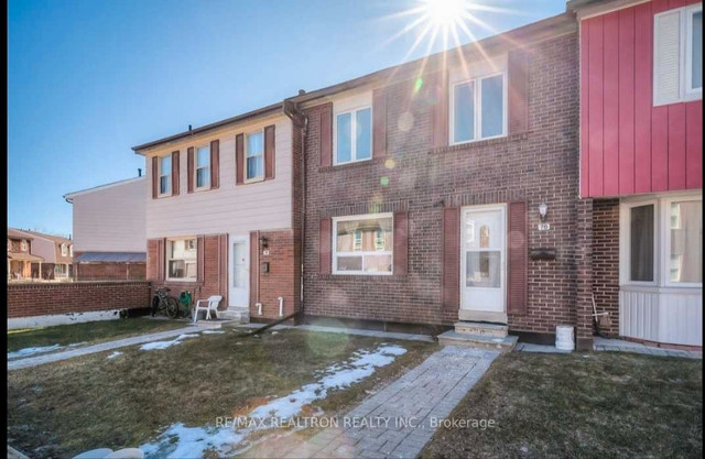 4 Beds 3 Baths 2 Parking in Long Term Rentals in City of Toronto