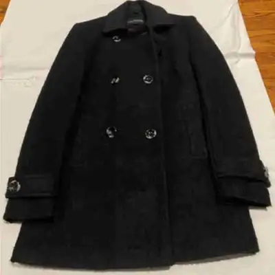 Fall jacket with buttons on the sleeve in size medium.