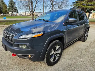 2017 Jeep Cherokee Trailhawk 3.2L V6 4X4 Active status. Alberta registered. Full service history on...