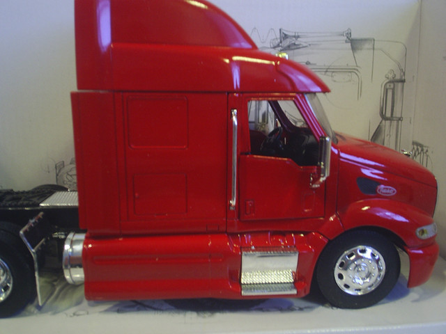 Collectables - Peterbilt in Arts & Collectibles in Sarnia - Image 3