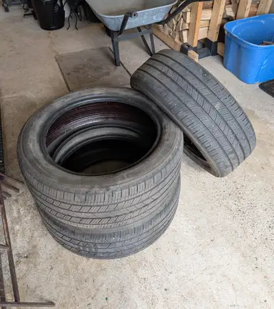 Pneus Michelin 215 / 50 / R 17 En bon état ... Usure 7/32