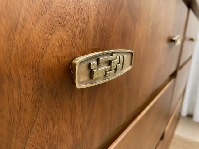 ✨ Vintage Restored MCM Wood Dresser in Dressers & Wardrobes in Oshawa / Durham Region - Image 8