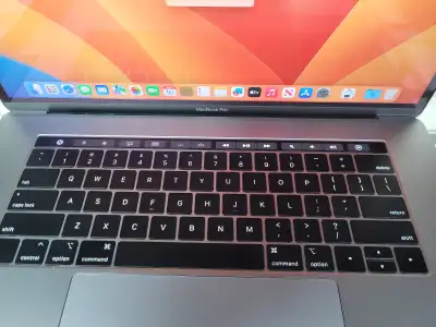 MacBook Pro 2018 15 Pouce Retina Touchbar Intel core i7 memoire 32 GB Disk 1 TB SSD Avec Chargeur Ne...