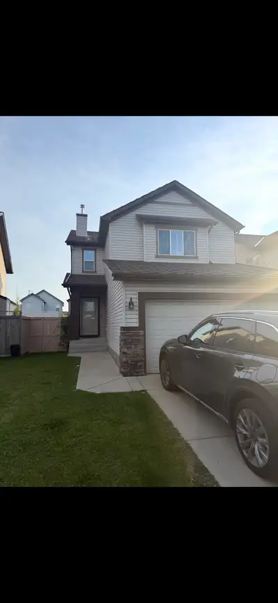 Rent-to-Own Opportunity in Cimarron, Okotoks Looking for a path to home ownership? This beautiful fa...