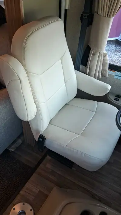 2017 Thor Motor Coach A.C.E. 30.3 Class A Motorhome. Ford V10 Triton 320HP Gasoline Engine, 2 Slide...