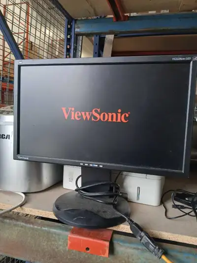 Viewsonic minitor ! Working . Office shut down . Come pickup today w cash ready to 609 28 street NE...