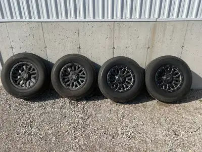 LT 265/70R17 pirelli scorpion STR and Fast HD series custom rims in new condition comes with hardwar...