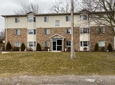 Strathroy 2 bedroom second floor apartment