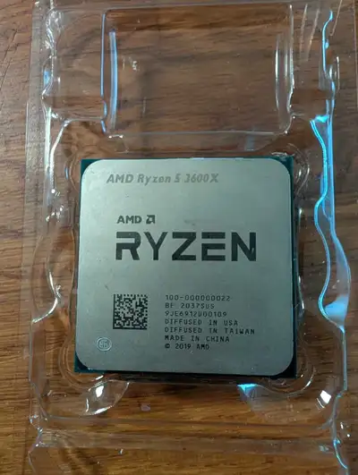 Processeur AMD Ryzen 5 3600X à vendre. PCIE 4.0, 6-core (12 threads), 3.8GHz (4.4Ghz Turbo), Socket...
