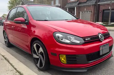 Selling my beautiful 2010 Volkswagen Golf GTI. 173000kms / Automatic / 4 cylinder 2.0 Turbo / 4 door...