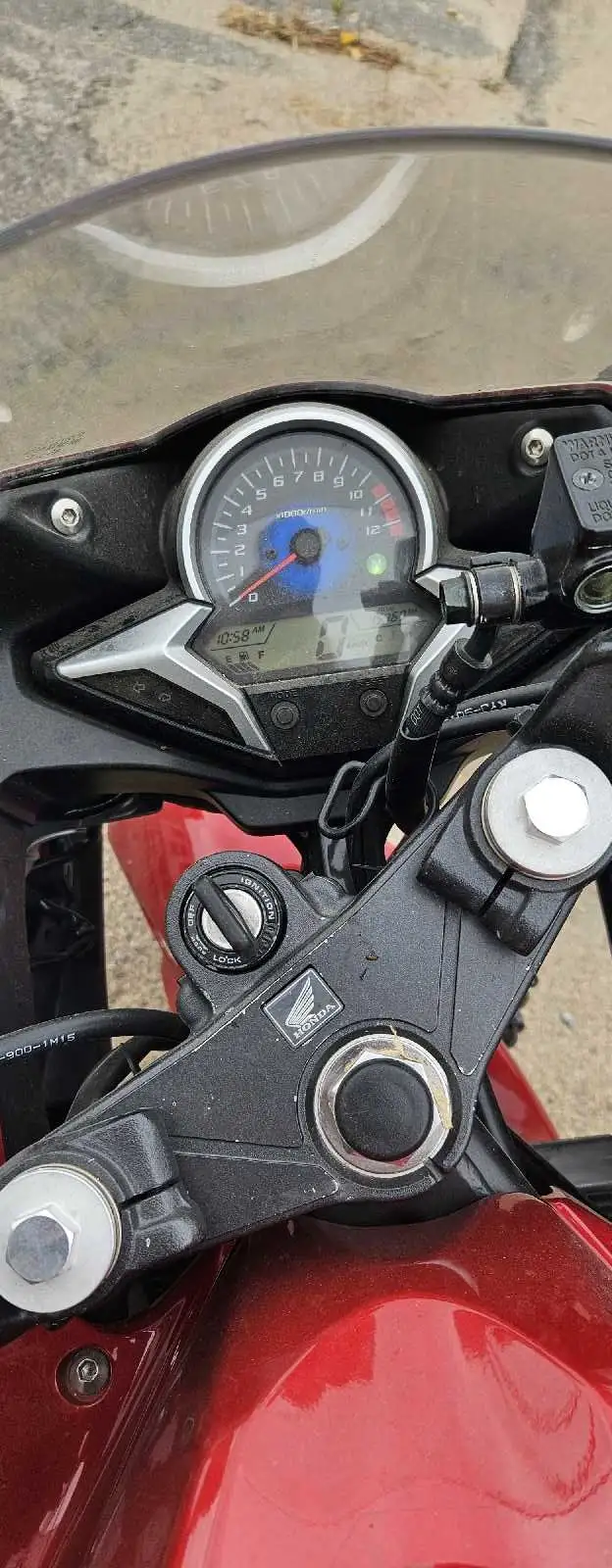 Honda CBR 250R in Sport Touring in Gatineau - Image 7